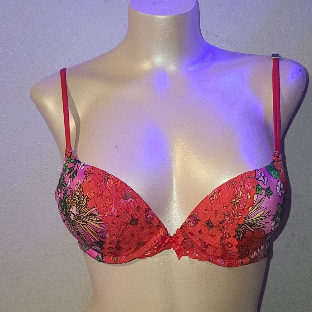 Victoria Secret very sexy push-up bra